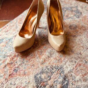 BCBG Generation Beige Snakeskin Textured Platform Pumps – Size 7 (EU 37) – NWOT